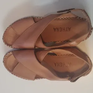ATHENA PACIFIC Brown LEATHER CRISSCROSS FRONT COMFORT SANDALS Sz. 39