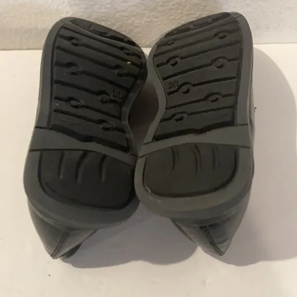 Authentic Dolce &amp; Gabbana little girls signature black patent leather loafers 12