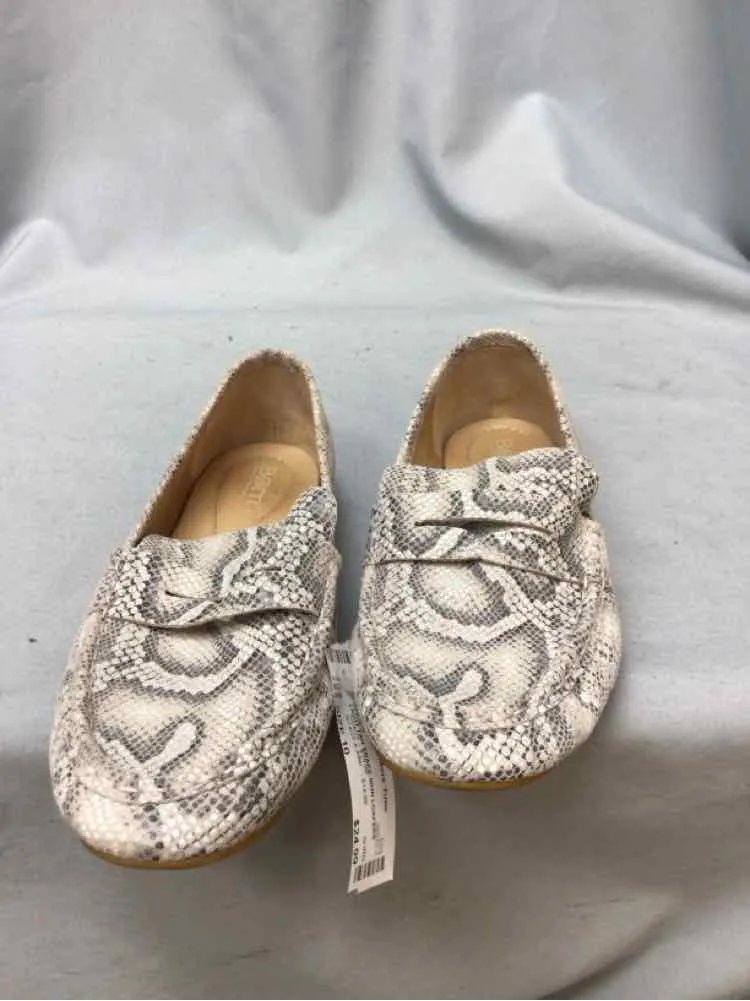 BORN SIZE 10 Ladies SHOES