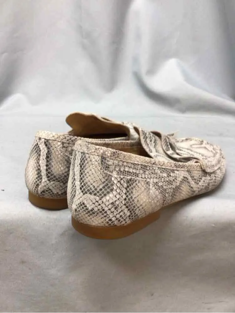 BORN SIZE 10 Ladies SHOES