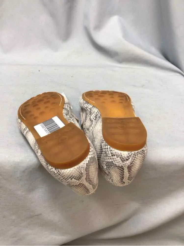 BORN SIZE 10 Ladies SHOES