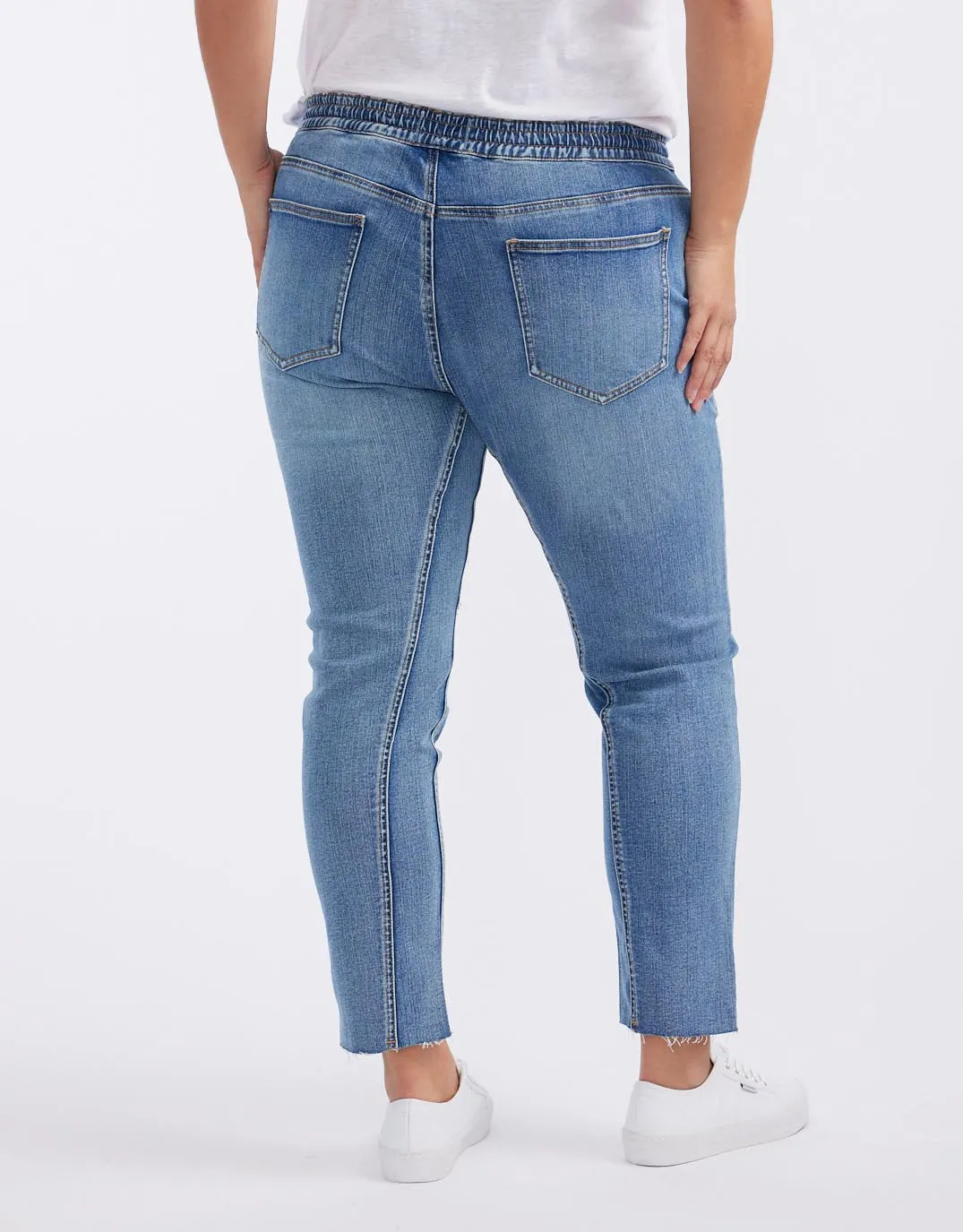Cara Raw Hem Denim Jogger - Mid Wash