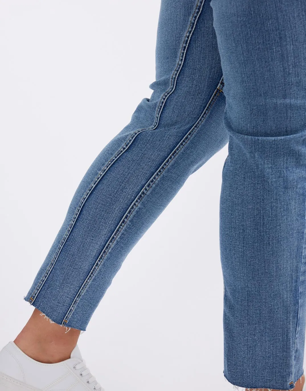 Cara Raw Hem Denim Jogger - Mid Wash