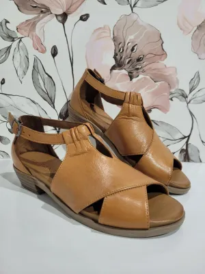 Digby Tan/Tan by Le Sansa