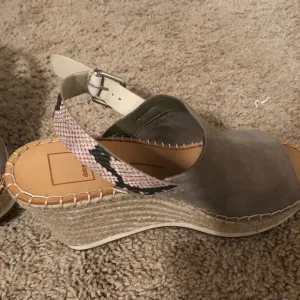 Dolce vita sandals