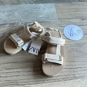 Girls Velcro Strap Sandals Size 13.5
