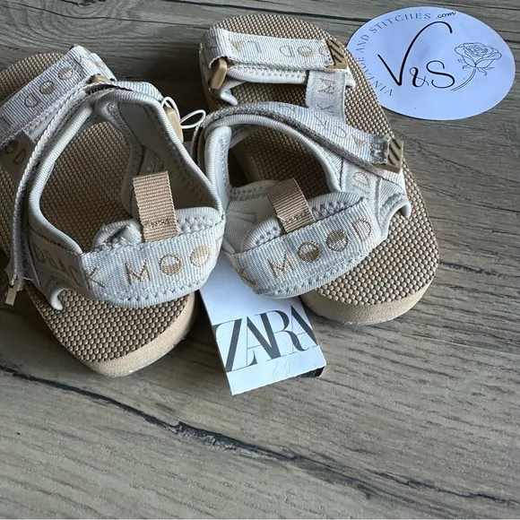 Girls Velcro Strap Sandals Size 13.5
