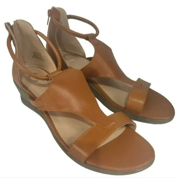 Journee Collection Trayle Sandal Wedge Brown 6.5 WIDE