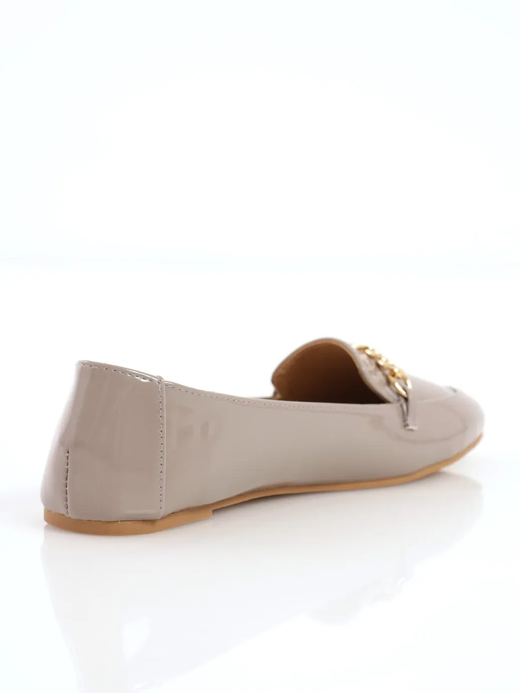 Ladies Flat Pump Loafer With Chain Detail - Taupe