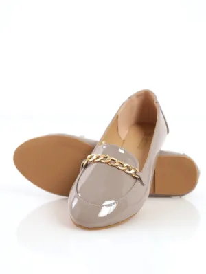 Ladies Flat Pump Loafer With Chain Detail - Taupe