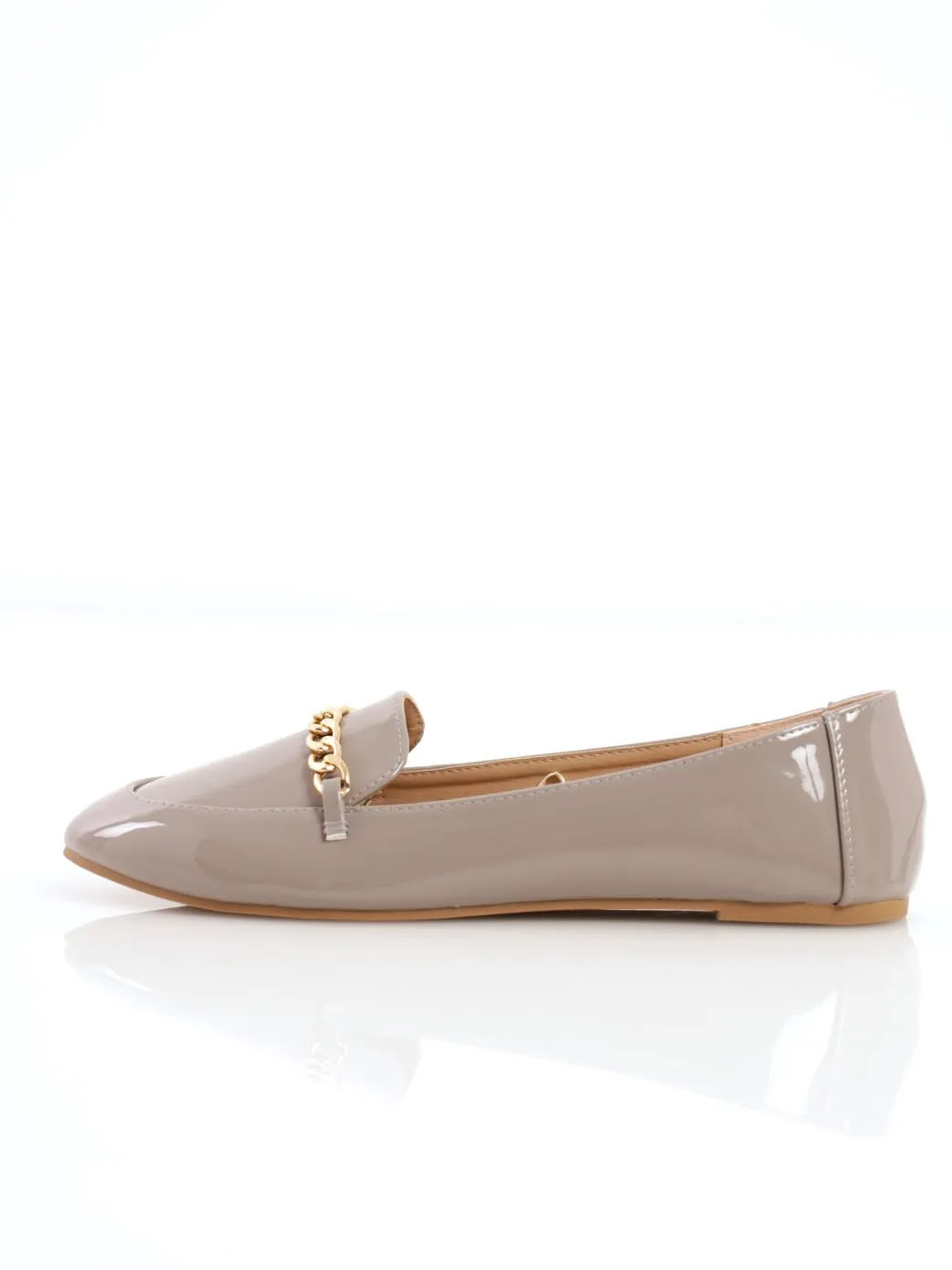 Ladies Flat Pump Loafer With Chain Detail - Taupe