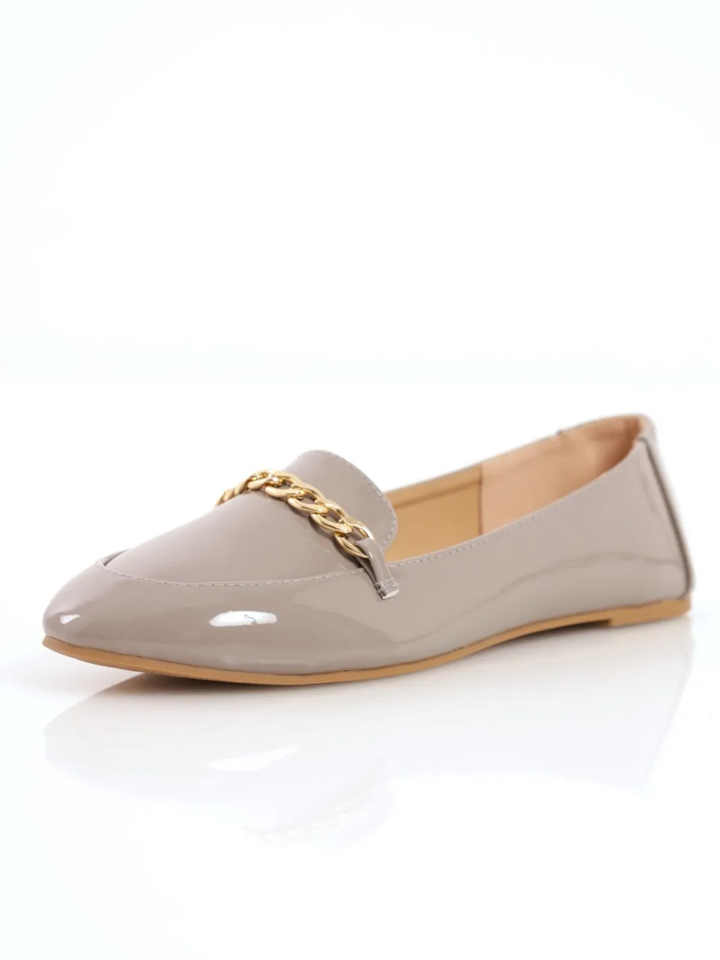 Ladies Flat Pump Loafer With Chain Detail - Taupe
