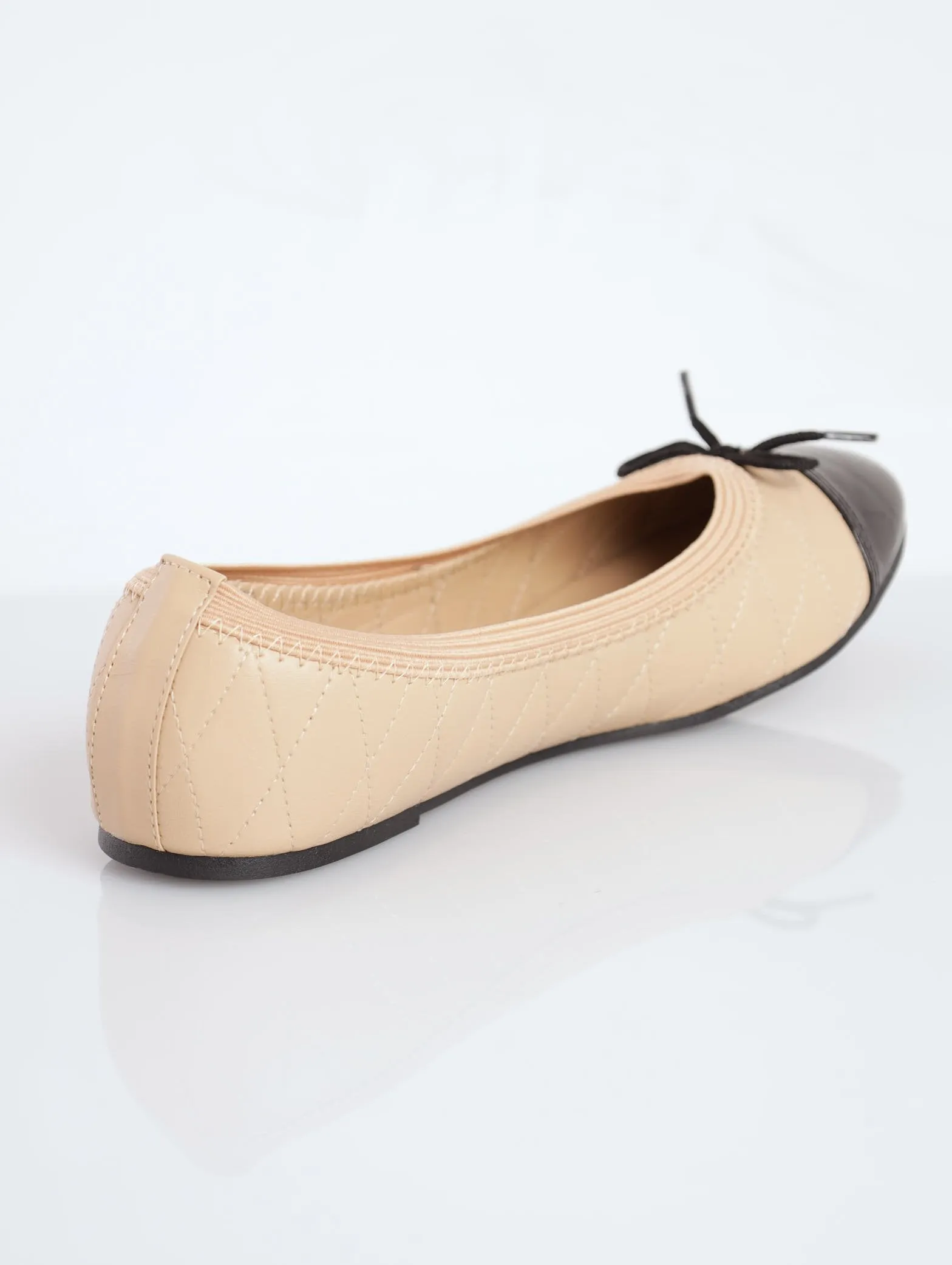 Ladies Quilted Colourblock Elasticated Pump With Bow - Oatmeal