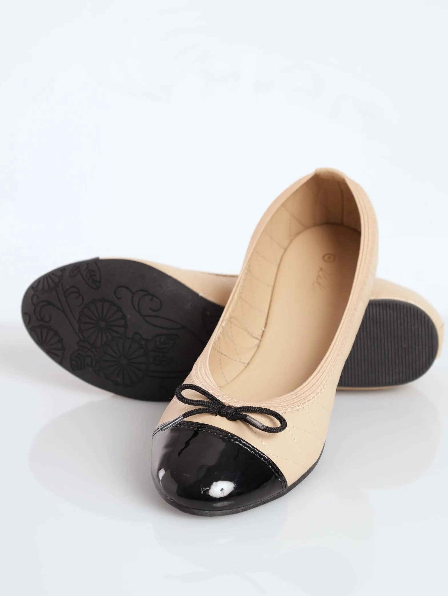 Ladies Quilted Colourblock Elasticated Pump With Bow - Oatmeal