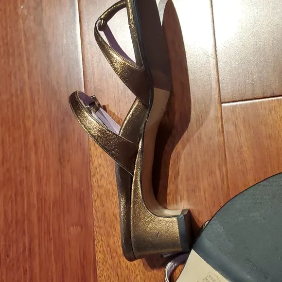 Like New Taryn Rose Gold strappy mules