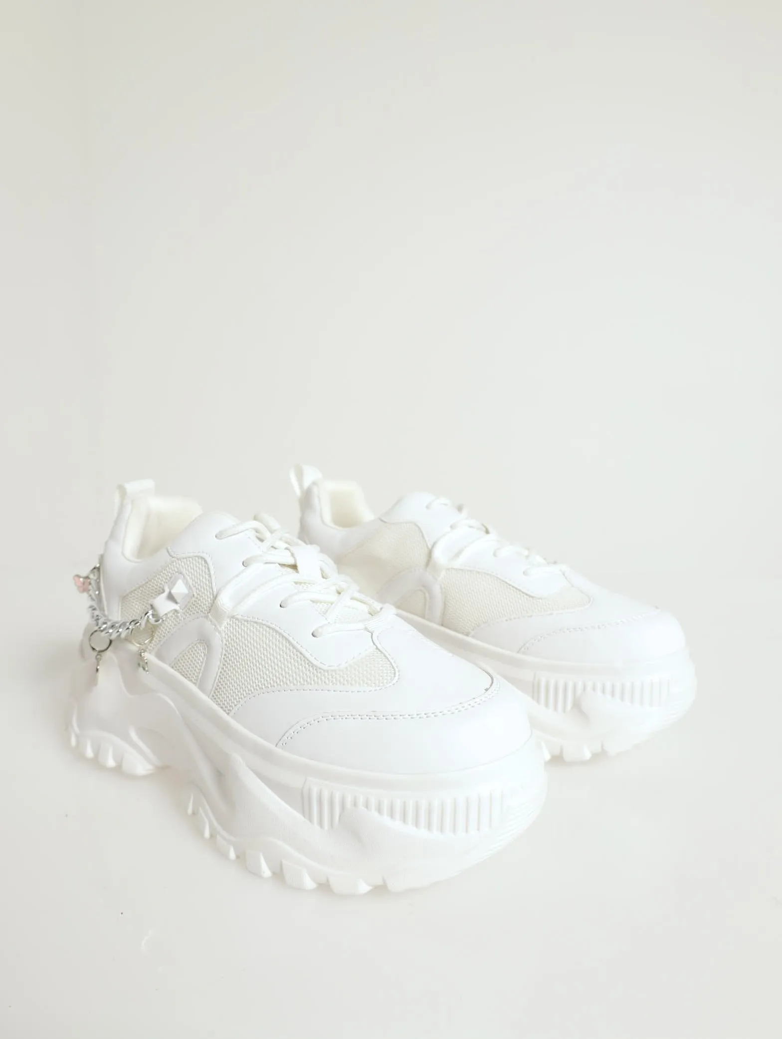 Major Chunky Low Top Chain Detail Sneaker - White