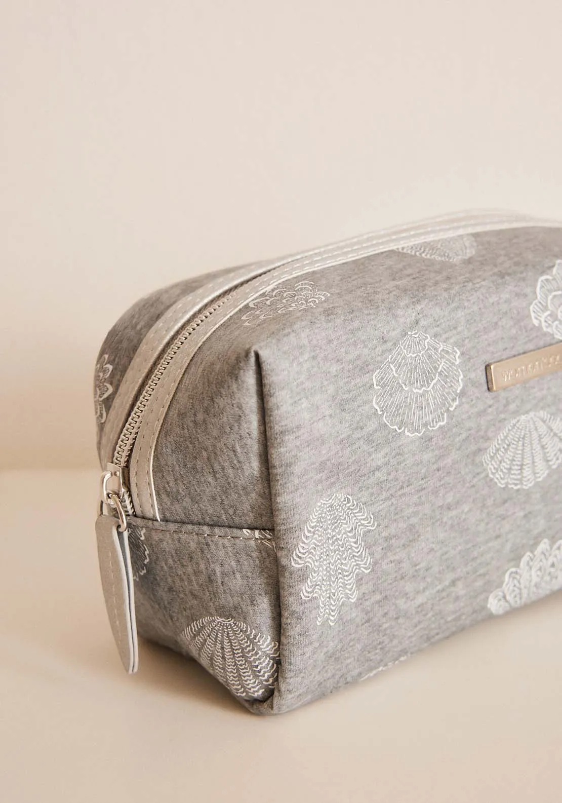Medium-sized grey make-up case with stars in the sea - Grey