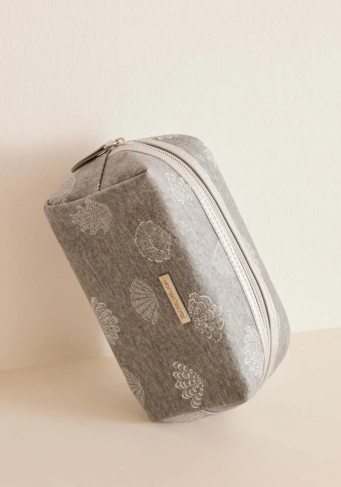 Medium-sized grey make-up case with stars in the sea - Grey