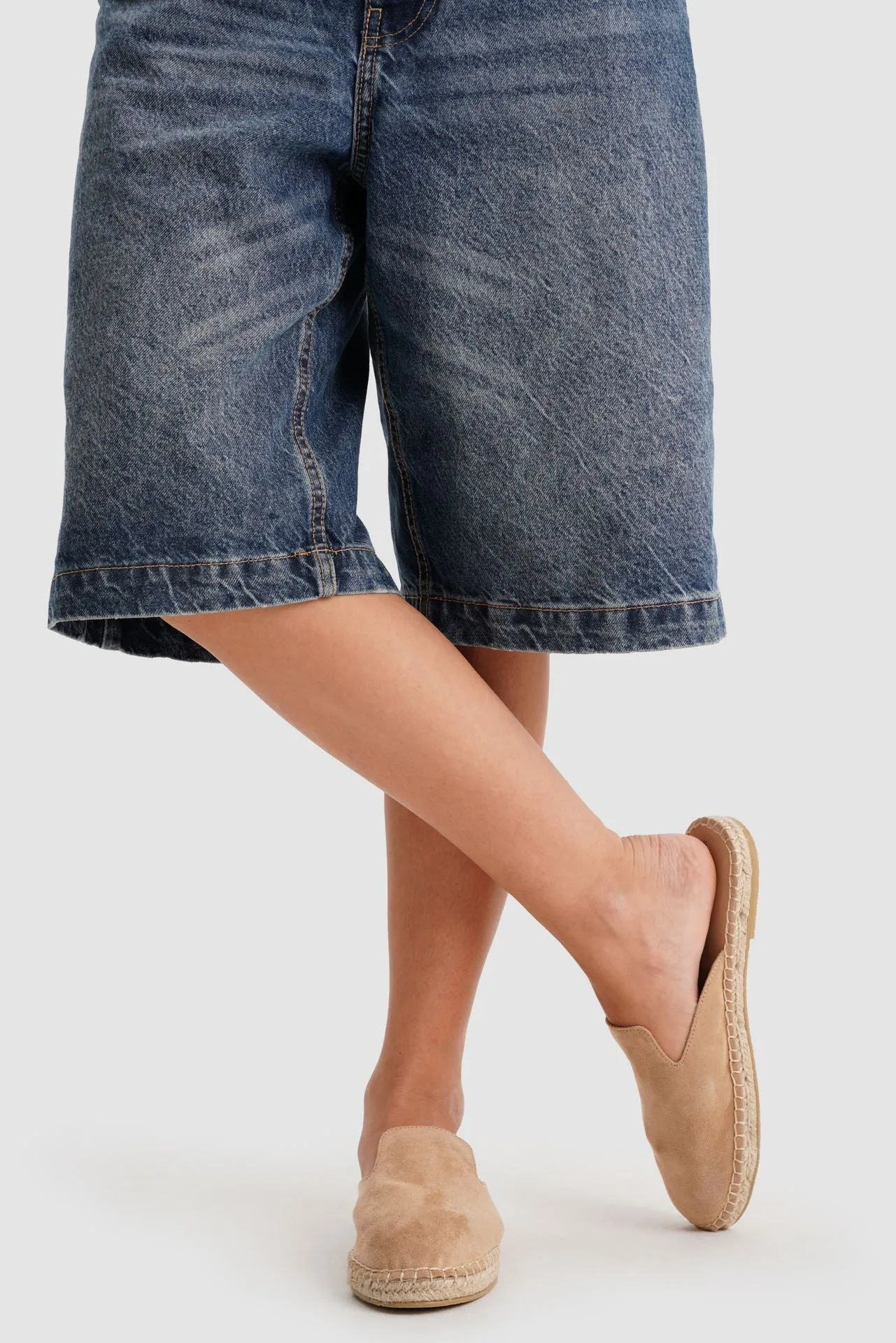 MULE VEGAN SUEDE SAND
