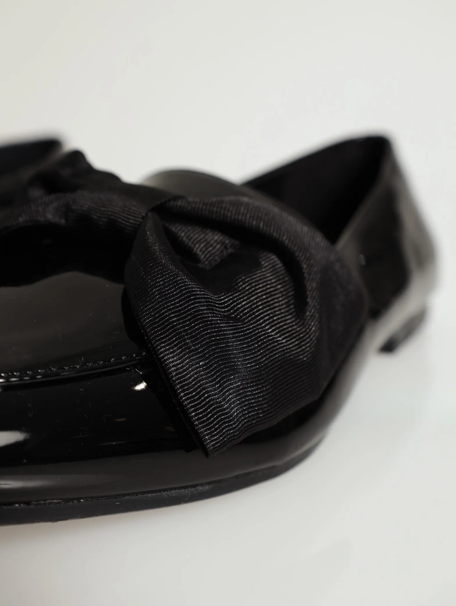 Pointed Loafer With Oversized Bow Detail - Black