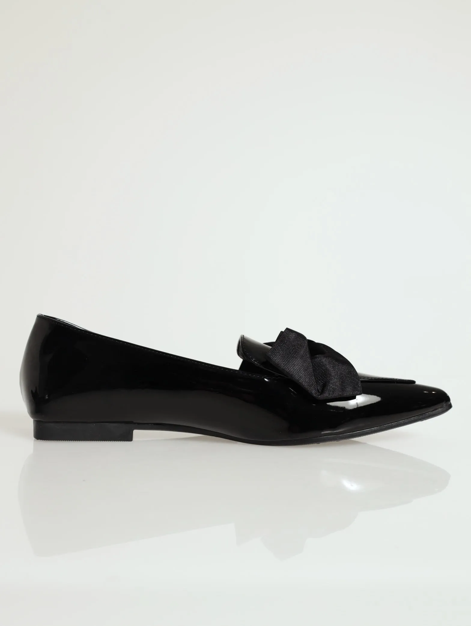 Pointed Loafer With Oversized Bow Detail - Black