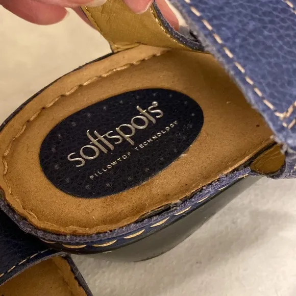 Soft spots  sandals in navy blue  SIZE 8 New No box