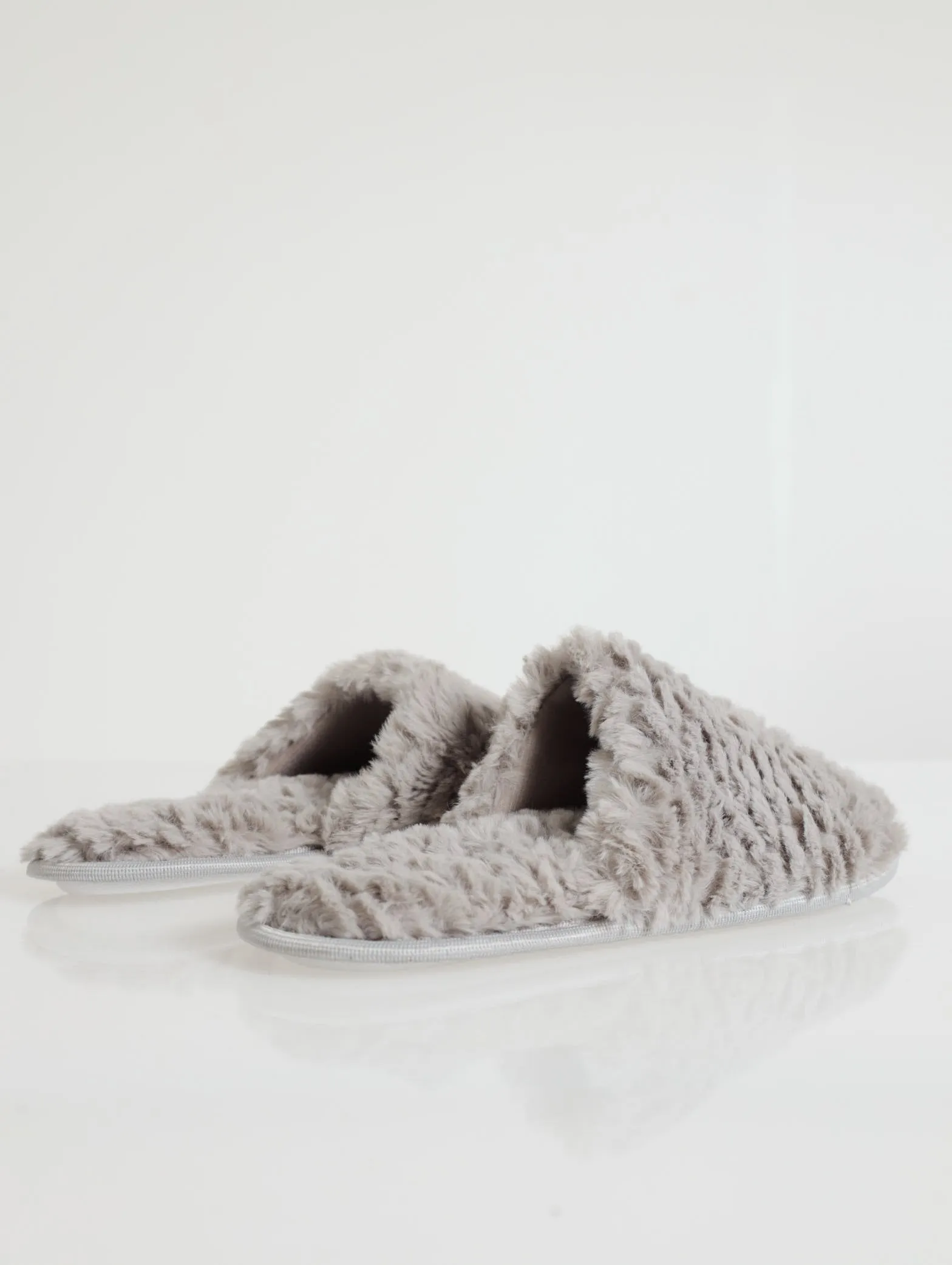 Waffel Fur Closed Toe Slipper - Grey