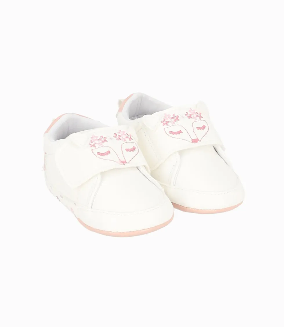 Zapatilla recién nacida con diseño