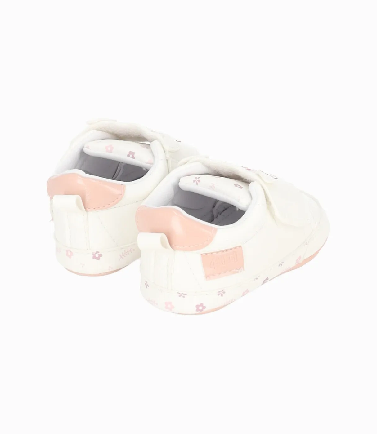 Zapatilla recién nacida con diseño