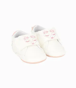 Zapatilla recién nacida con diseño