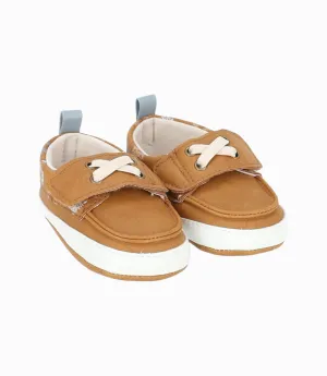 Zapato recién nacido con diseño